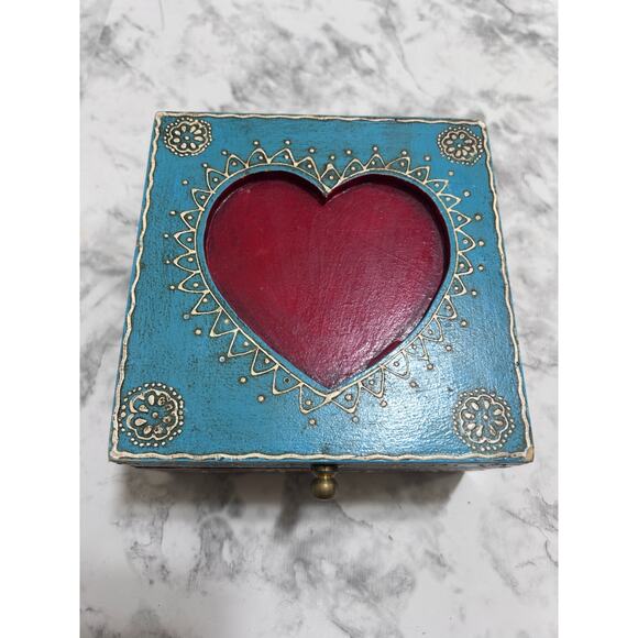 VTG Boho Whimsical Wooden Trinket Jewelry Box Red Heart Distressed Floral Accent - Picture 2 of 8